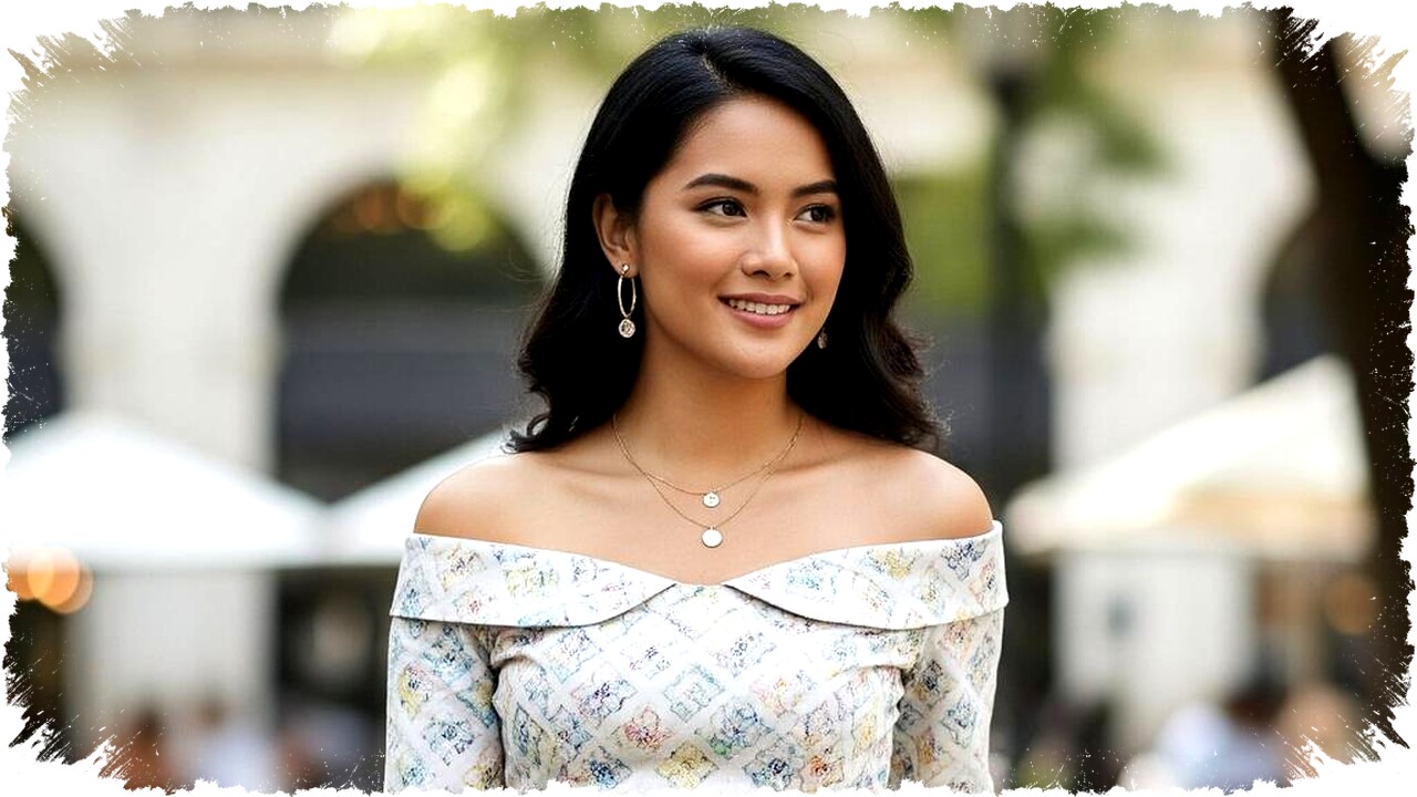 7 Model Atasan Batik Crop, Kombinasi Elegan Tradisi dan Gaya Modern untuk Semua Acara