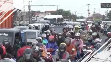 Arus Balik Nataru: Ribuan Kendaraan Memadati Jalur Arteri Karawang, Simak Tips Berkendara Aman