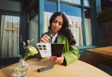 Bocoran Motorola Razr Fold Tampilkan Dua Warna Elegan dan Desain Layar Besar