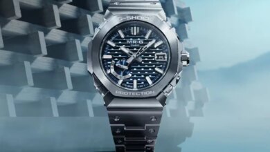 Casio MRG-B2100D-2A: Jam Tangan Pagoda dengan Dial Biru & Material Titanium Premium