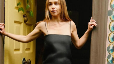 Emilia Clarke Alami Patah Tulang Rusuk Saat Syuting Adegan Sulit dengan Tiga Pria