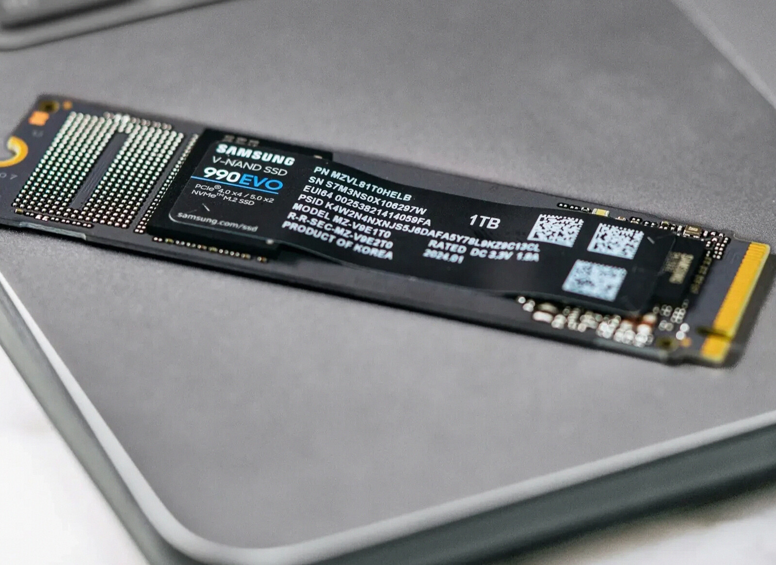 Harga SSD Melonjak Drastis, Samsung & SK Hynix Pangkas Produksi NAND hingga 10%