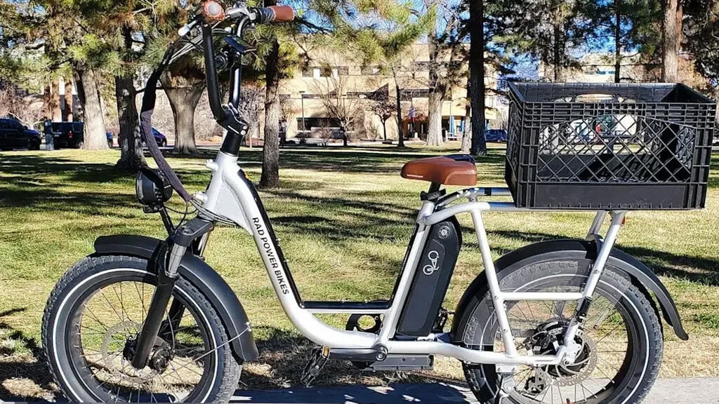 Kebakaran Hebat di Gudang Rad Power Bikes California, Peringatan Baterai Berbahaya Kembali Disorot