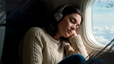 Kenali Bahaya Tidur dengan Kepala Menyandar di Jendela Pesawat saat Terbang