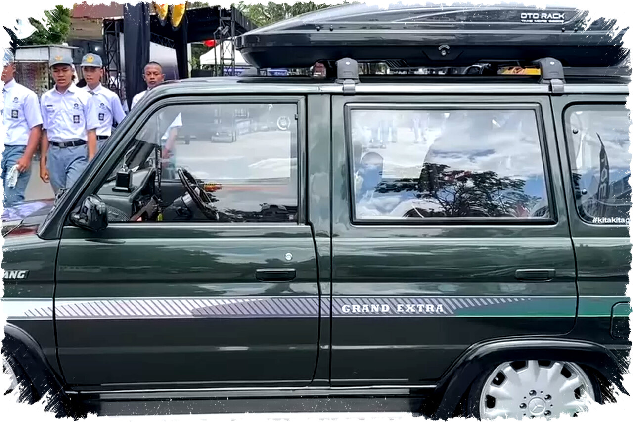 Kijang Grand Extra 1995 Clean Look: Modifikasi Halus dengan Velg Mercy dan Lampu LED Modern