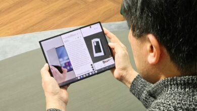 Kolektor HP Rela Terbang Demi Menjajal Samsung Galaxy TriFold Langsung di Tangan