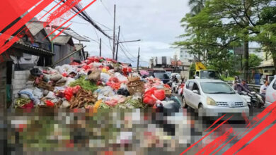 Krisis Sampah di Tangerang Selatan Parah, Tumpukan Sampah Setinggi Tiga Meter Tutup Jalan Pasar