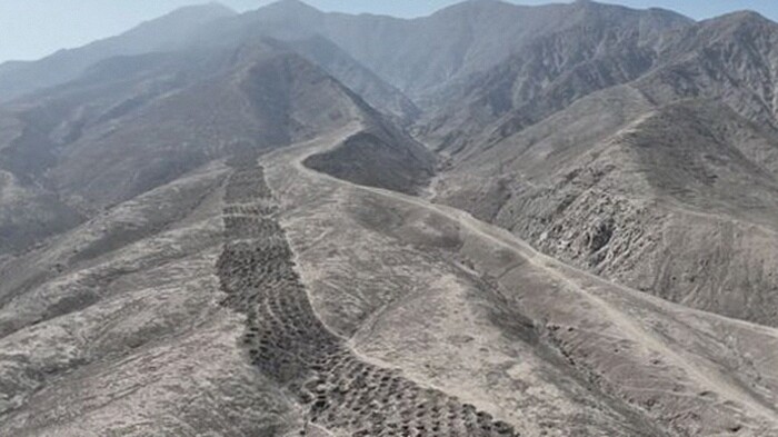 Misteri 5.200 Lubang Sepanjang 1,5 Km di Peru: Bukti Pasar Pra-Inca, Bukan Buatan Alien Misteri 5.200 Lubang Sepanjang 1,5 Km di Peru: Bukti Pasar Pra-Inca, Bukan Buatan Alien