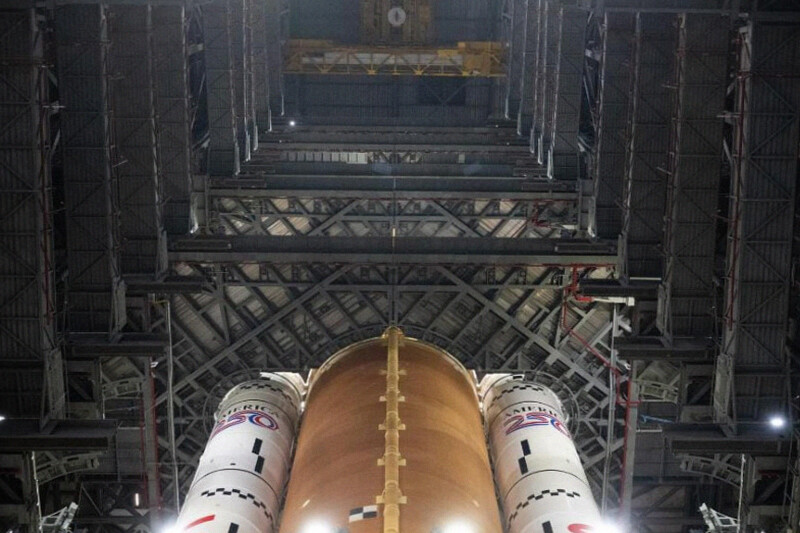 NASA Siapkan Roket Raksasa SLS untuk Misi Berawak Menjelajah Bulan dan Luar Angkasa