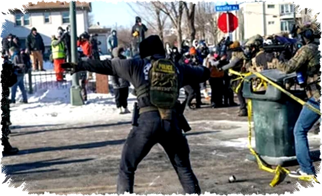 Pejabat AS Bentrok Klaim Tanggung Jawab Usai Insiden Penembakan Warga Minneapolis Pejabat AS Bentrok Klaim Tanggung Jawab Usai Insiden Penembakan Warga Minneapolis