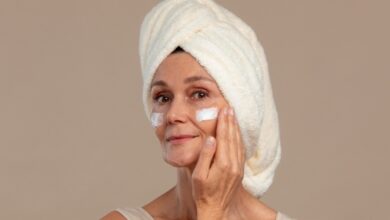 Urutan Skincare Pagi & Malam untuk Flek Hitam Usia 50-an, Harga Terjangkau!