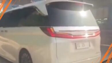 Viral Mobil Lexus Berpelat RI 25 Serobot Antrean, Polisi Ungkap Fakta Sebenarnya