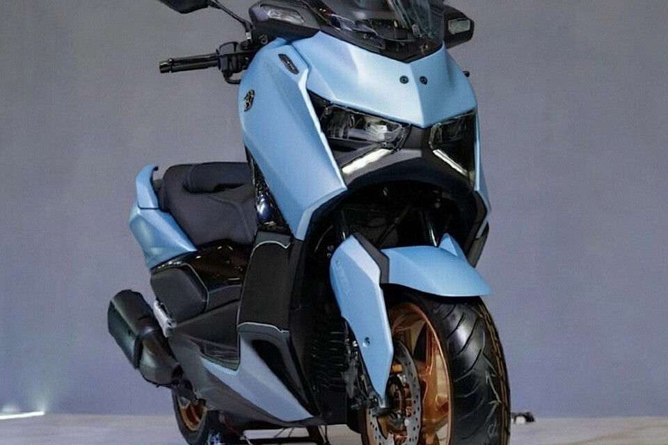 Yamaha XMax 2026 vs TMax: Beda Visor & Jok Eropa, Tapi Kelas dan Fitur Jauh Berbeda!
