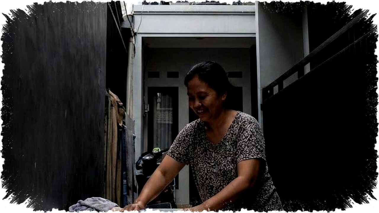 7 Trik Praktis Menjemur Baju di Rumah Minim Matahari, Cepat Kering & Bebas Bau Apek 7 Trik Praktis Menjemur Baju di Rumah Minim Matahari, Cepat Kering & Bebas Bau Apek