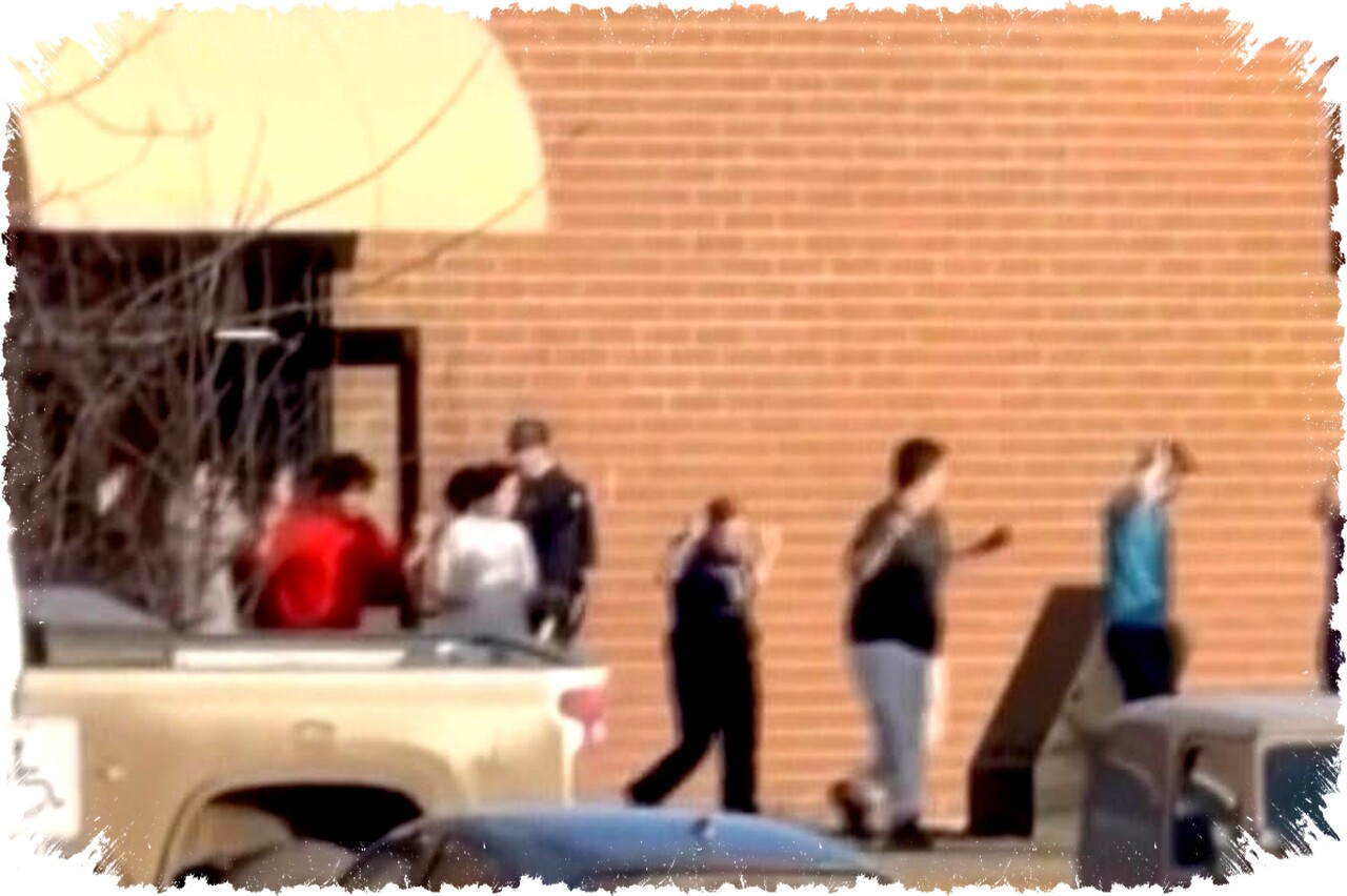 9 Orang Tewas & Puluhan Luka Parah dalam Penembakan di Sekolah & Rumah di British Columbia, Kanada