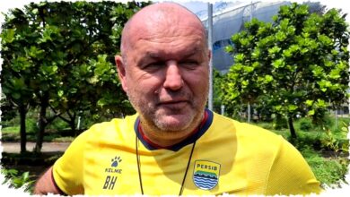 Amukan Pelatih Bojan Hodak Setelah Wasit Menghentikan Laga Persib vs Ratchaburi Karena Suporter Masuk Lapangan