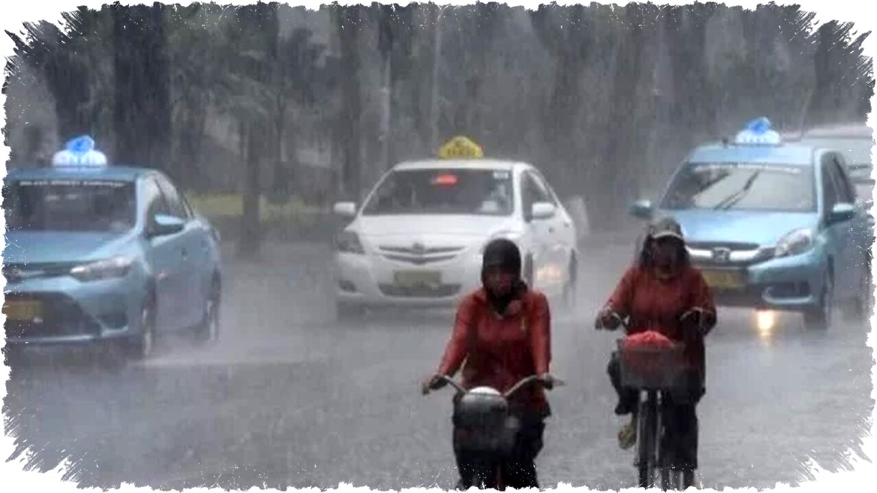 BMKG Ingatkan Waspada Hujan Lebat dan Petir di Wilayah Jakarta hingga Surabaya