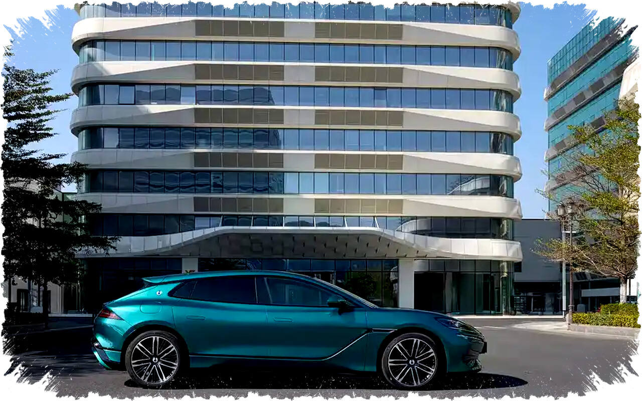 BYD Denza Z9GT Tembus Jarak 1.000 Km Sekali Cas dengan Baterai 122 kWh Terbaru BYD Denza Z9GT Tembus Jarak 1.000 Km Sekali Cas dengan Baterai 122 kWh Terbaru