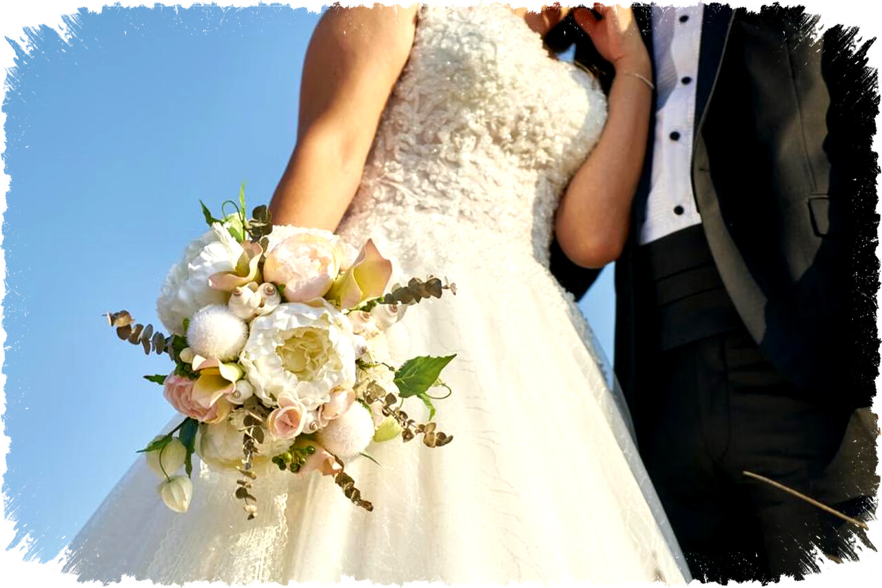 Bolehkah Menikah Bukan Karena Cinta? Kisah Pilihan dan Tantangan di Balik Tuntutan Sosial yang Perlu Kamu Tahu! Bolehkah Menikah Bukan Karena Cinta? Kisah Pilihan dan Tantangan di Balik Tuntutan Sosial yang Perlu Kamu Tahu!