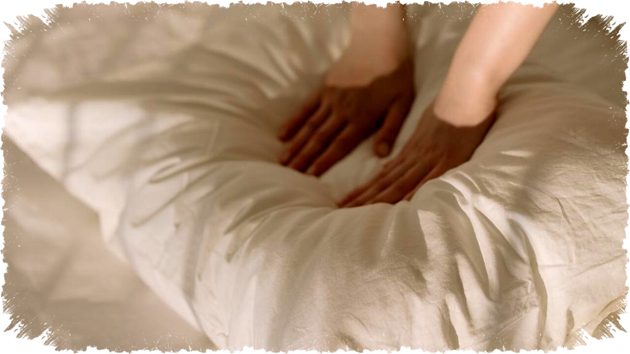 Cara Efektif Mencuci Bantal Bau Apek: Panduan Mesin Cuci & Teknik Manual agar Tetap Segar