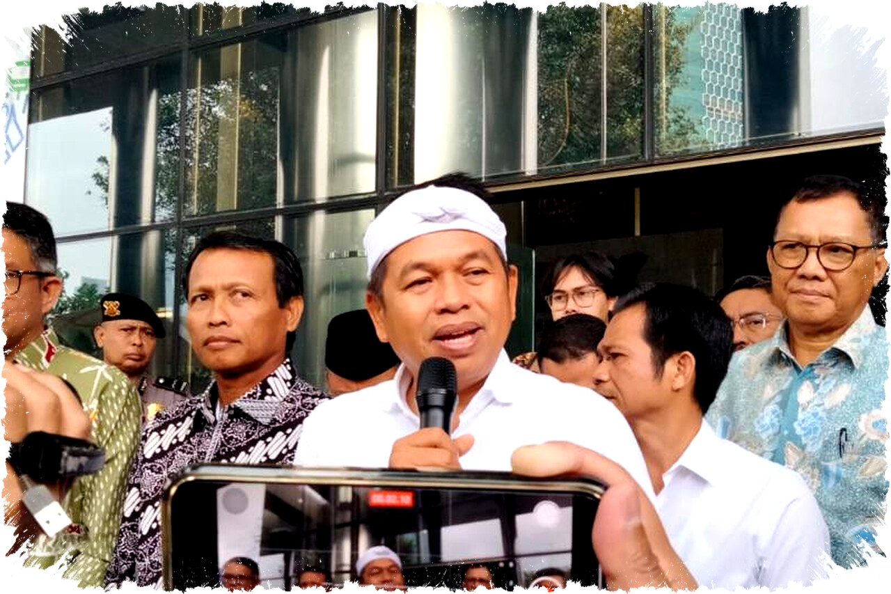 Dedi Mulyadi Akui Angka Kepuasan 95,5% Bukan Bukti Keberhasilan, Tapi Cinta Personal Warga Jabar yang Membayang Beban Berat Kepemimpinannya Dedi Mulyadi Akui Angka Kepuasan 95,5% Bukan Bukti Keberhasilan, Tapi Cinta Personal Warga Jabar yang Membayang Beban Berat Kepemimpinannya