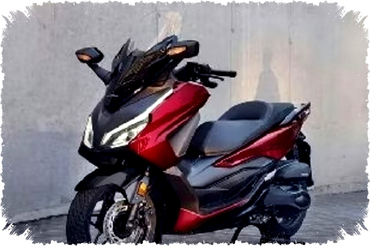 Dua Keunggulan Utama Honda Forza 250: Windscreen Elektrik dan Mesin eSP+ untuk Raja Skutik 250cc