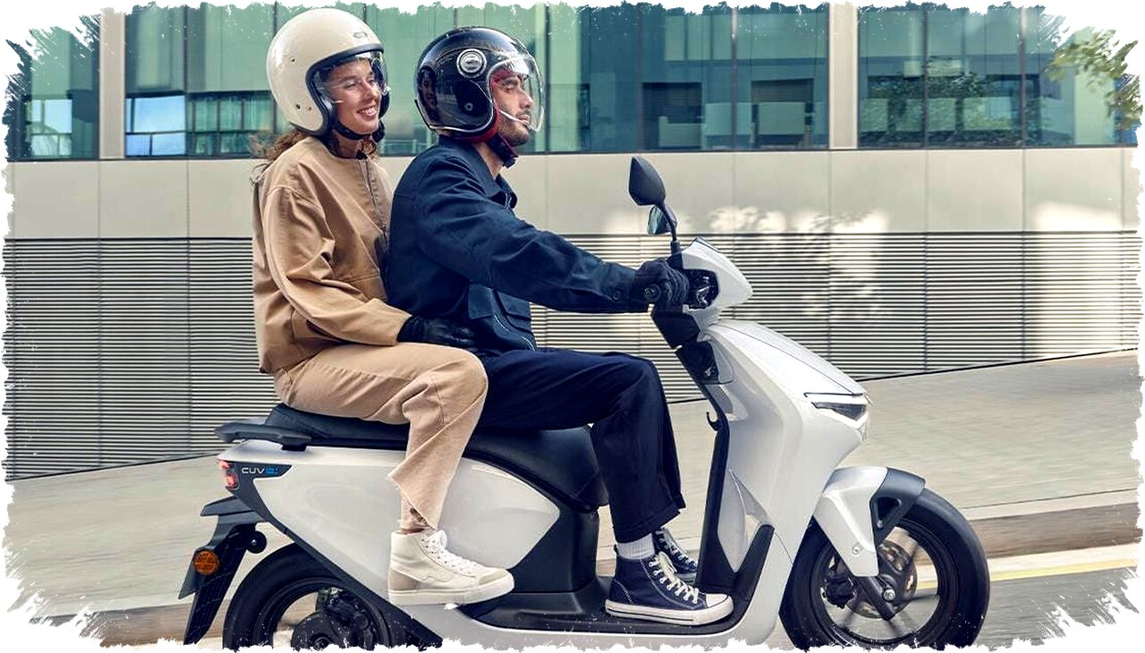 Honda CUV e vs CUV e RoadSync Duo: Duel Motor Listrik Futuristik, Fitur Canggih atau Simplicity yang Kamu Butuhkan?