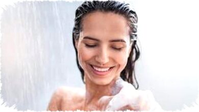 Kulit Kering? Pilih 2 Almond Shower Oil Favorit Ini untuk Lembab & Halus Setelah Mandi!