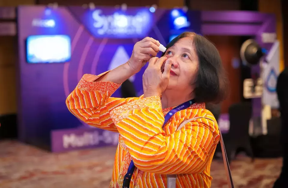 Mata Kering Bukan Hanya Karena Dehidrasi, Ini Cara Mengatasi dan Mencegahnya dengan Efektif Mata Kering Bukan Hanya Karena Dehidrasi, Ini Cara Mengatasi dan Mencegahnya dengan Efektif