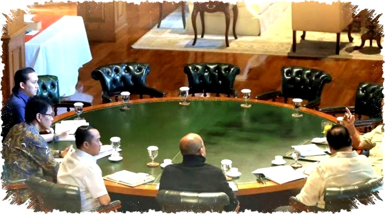 Prabowo Kumpulkan Menteri di Hambalang: Taktik China Lawan AS, Patok Posisi Tawar Ekonomi Indonesia atau Sekadar Gimik? Prabowo Kumpulkan Menteri di Hambalang: Taktik China Lawan AS, Patok Posisi Tawar Ekonomi Indonesia atau Sekadar Gimik?