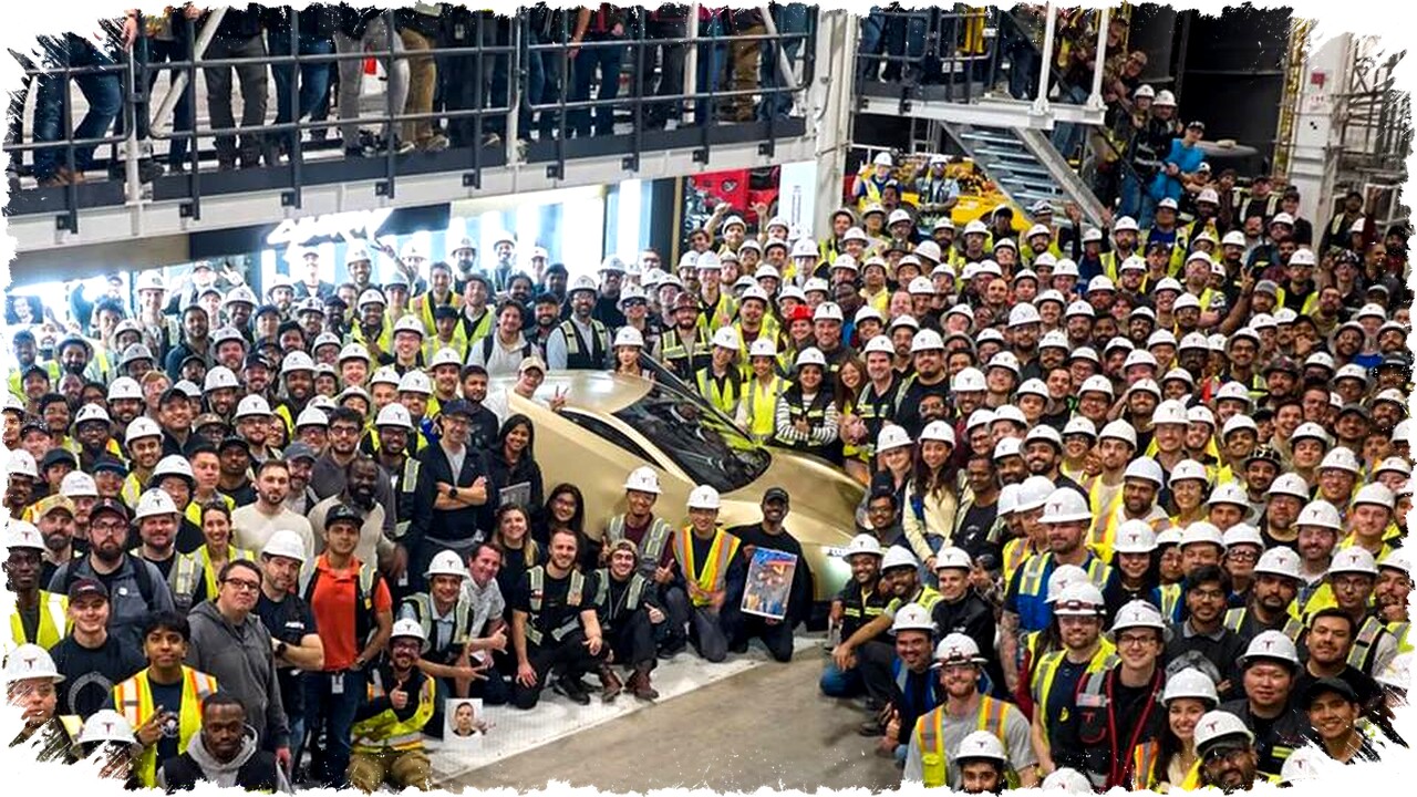 Produksi Tesla Cybercab Tanpa Setir Pertama di AS Tembus Target Awal dan Tantang Regulasi Mobil Otonom Masa Depan