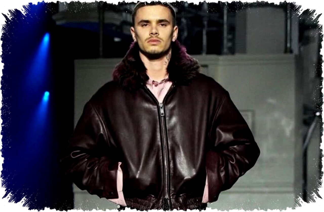 Romeo Beckham Tampil Memukau di Runway Burberry, Victoria Beckham Haru dan Bangga Romeo Beckham Tampil Memukau di Runway Burberry, Victoria Beckham Haru dan Bangga