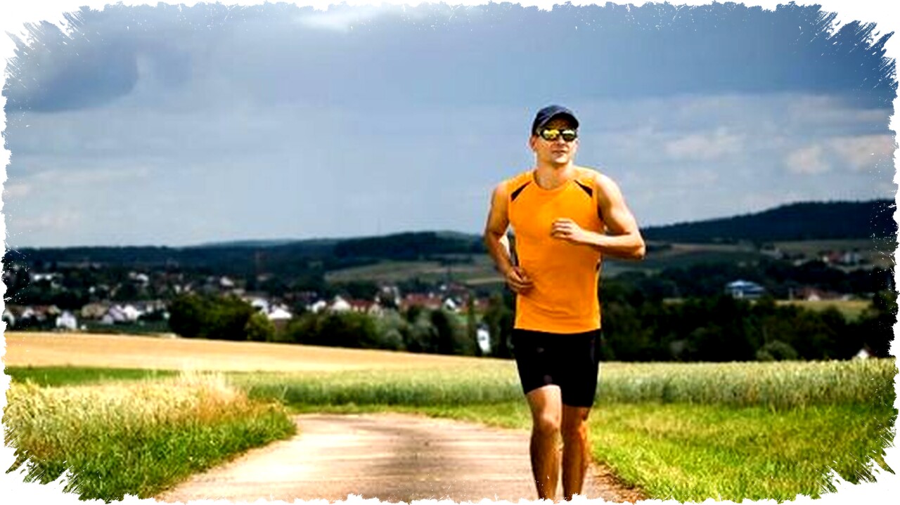 Tetap Stylish dan Nyaman dengan 4 Pelengkap Outfit Lari Pria yang Bikin Percaya Diri