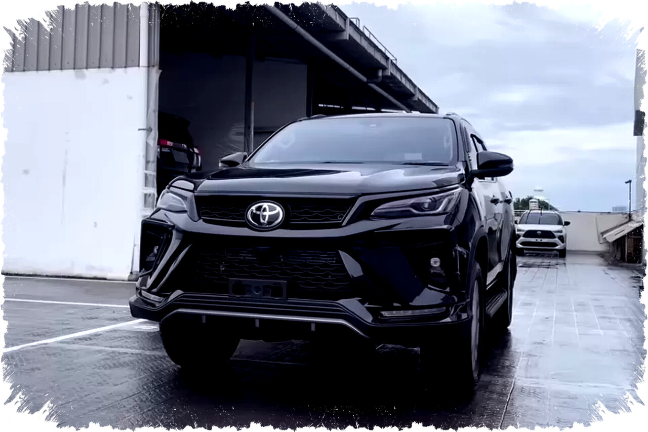 Toyota New Fortuner 2.8 GR Parts 4×2 2026: Sekilas Mirip, Tapi Apakah Eksterior dan Interiornya Cuma Ganti Gaya atau Ada Sentuhan Rahasia yang Bikin SUV Ini Lebih Berkelas? Toyota New Fortuner 2.8 GR Parts 4×2 2026: Sekilas Mirip, Tapi Apakah Eksterior dan Interiornya Cuma Ganti Gaya atau Ada Sentuhan Rahasia yang Bikin SUV Ini Lebih Berkelas?
