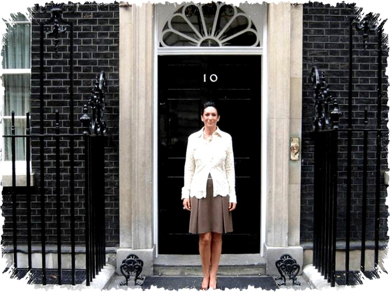 UBS Kelola Rekening Ghislaine Maxwell Selama Bertahun-tahun, Pindahkan Dana Usai Penangkapan Epstein UBS Kelola Rekening Ghislaine Maxwell Selama Bertahun-tahun, Pindahkan Dana Usai Penangkapan Epstein