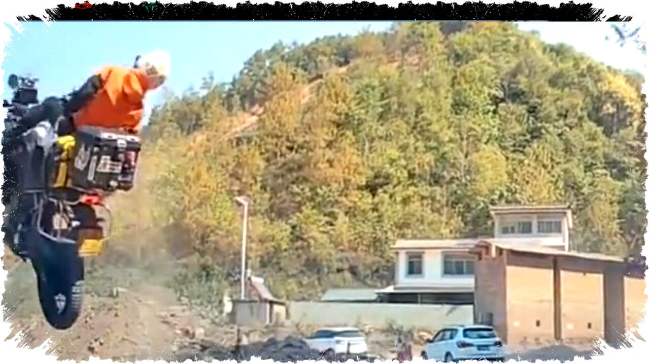 Watch Seorang Pengendara Mengalami Mimpi Buruk Whiskey Throttle Yang Bisa Menghancurkan Nyawa dan Motor Kamu