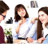 4 Zodiak Ekstrovert Dengan Karisma Menyala, Jadi Magnet Sosial dan Cepat Bangun Jaringan Percaya Diri!