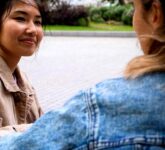 5 Kebiasaan Kecil Ini, Tanda Empati Tinggi yang Sering Terlewat 5 Kebiasaan Kecil Ini, Tanda Empati Tinggi yang Sering Terlewat