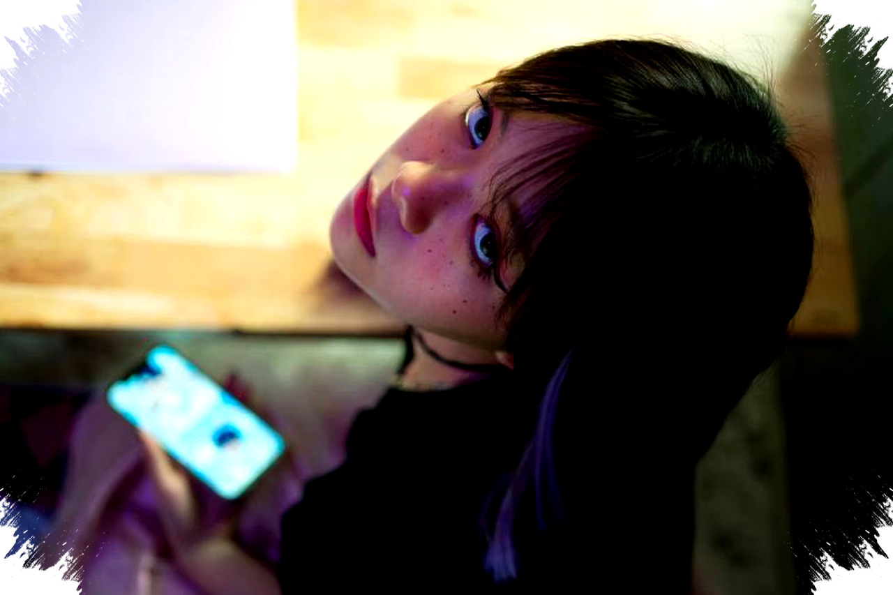 7 Cara Menyaring Berita Perang di Medsos, Lindungi Mental Dari Overexposure yang Bisa Hancurkan Keseharianmu!