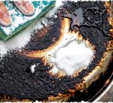 8 Cara Ampuh Membersihkan Panci Gosong dengan Baking Soda, Dari Noda Membandel Hingga Kilau Kembali Terasa