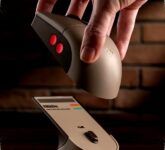 8BitDo Retro R8 Mouse C64 Edition, Sindiran Telak untuk Mouse Gaming Modern yang Cuma Kejar Gimmick