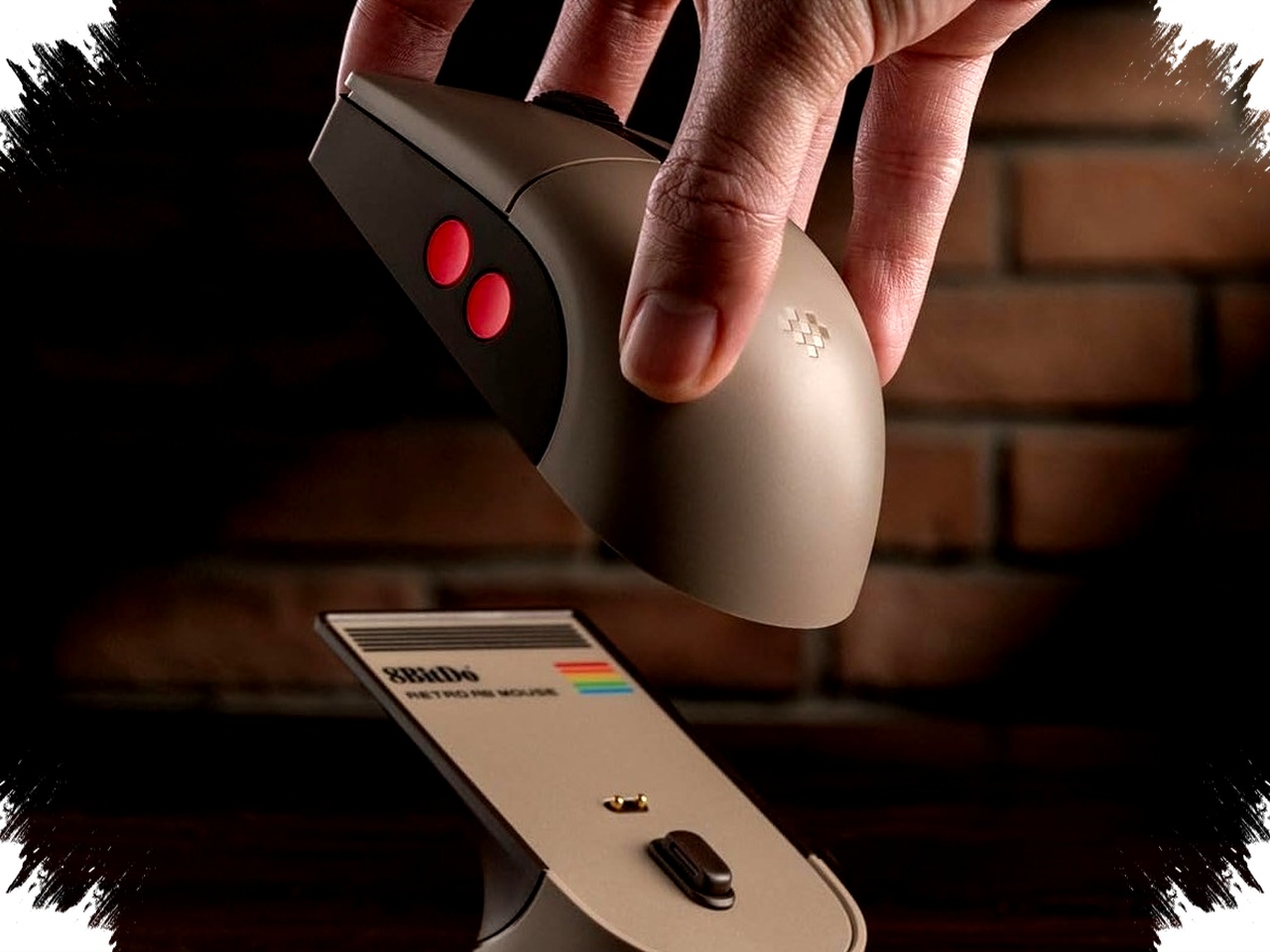 8BitDo Retro R8 Mouse C64 Edition, Sindiran Telak untuk Mouse Gaming Modern yang Cuma Kejar Gimmick 8BitDo Retro R8 Mouse C64 Edition, Sindiran Telak untuk Mouse Gaming Modern yang Cuma Kejar Gimmick