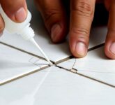 9 Cara Menambal Lantai Keramik Retak Tanpa Bongkar, Solusi Hemat Cegah Kerusakan Meluas!