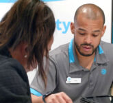 AT&T Uji Kesetiaan 17 Tahun, Pelanggan Paket Lama Kini Kena Kenaikan Tarif