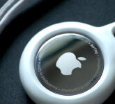 Apple AirTag Vs Samsung SmartTag, Mana Pelacak Terbaik Untuk Smartphone Kamu?