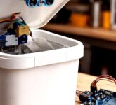Arduino Menggerakkan Tutup Sampah Otomatis, Cara Sederhana yang Lebih Higienis