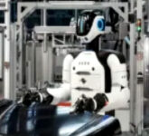 BMW Uji Robot Humanoid AEON, Revolusi Perakitan Mobil Listrik Dimulai di iFACTORY Leipzig