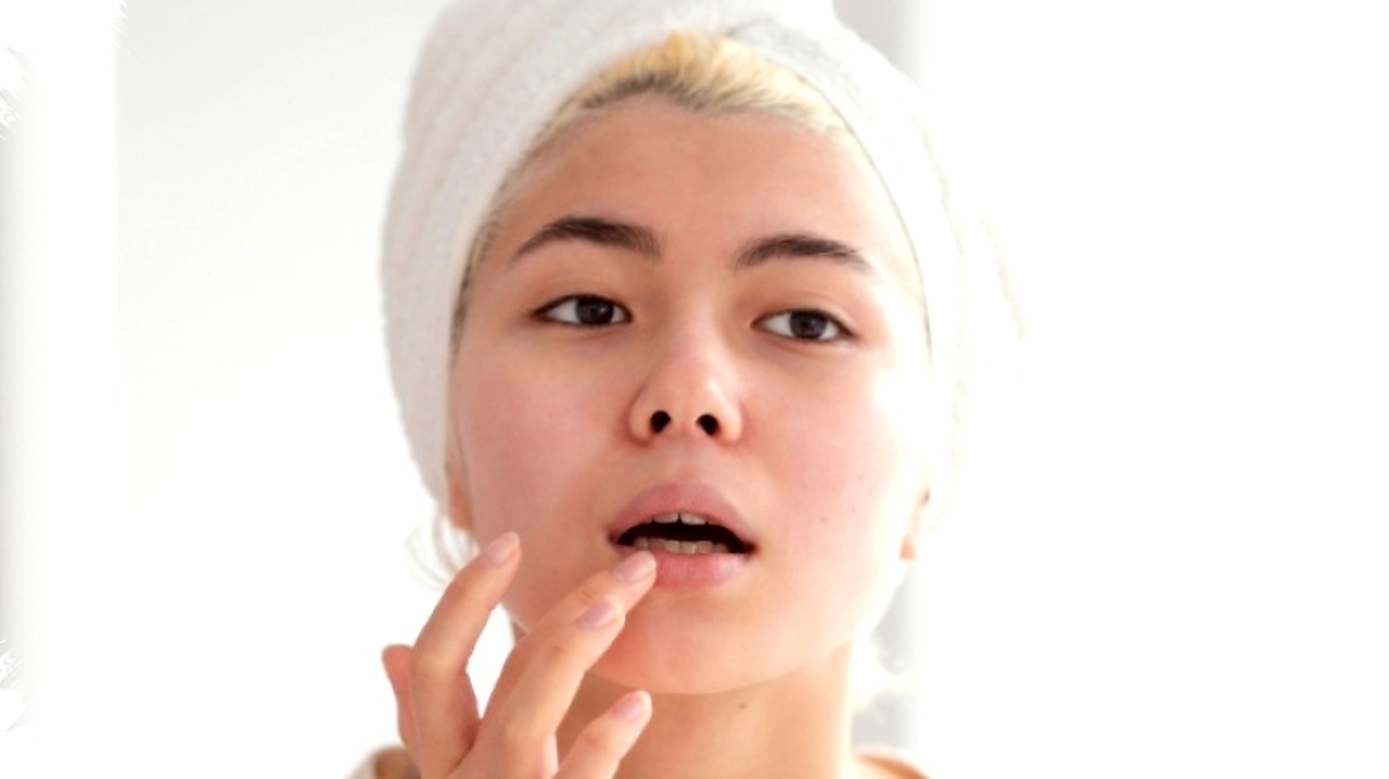 Bibir Kering Pecah-Pecah Mengganggu Penampilan, Ini 4 Lip Serum Vitamin E Ampuh Atasinya! Bibir Kering Pecah-Pecah Mengganggu Penampilan, Ini 4 Lip Serum Vitamin E Ampuh Atasinya!