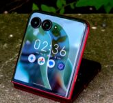 Bocoran Razr Ultra 2026 Terasa Familiar, Justru Bodinya yang Lebih Tebal Memicu Harapan Besar Bocoran Razr Ultra 2026 Terasa Familiar, Justru Bodinya yang Lebih Tebal Memicu Harapan Besar
