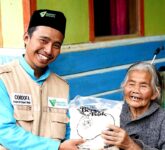 Cara Salurkan Zakat Fitrah Tanpa 'Amil, Ulas Tuntas Hukum hingga Risiko Salah Sasaran